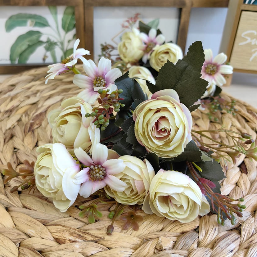 Искусственные цветы в Калуге | Цветы искусственные «Камелии с мелкоцветом», сиренево-молочные, букет