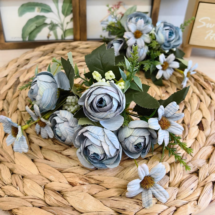 Искусственные цветы в Калуге | Цветы искусственные «Камелии с мелкоцветом», голубые, букет